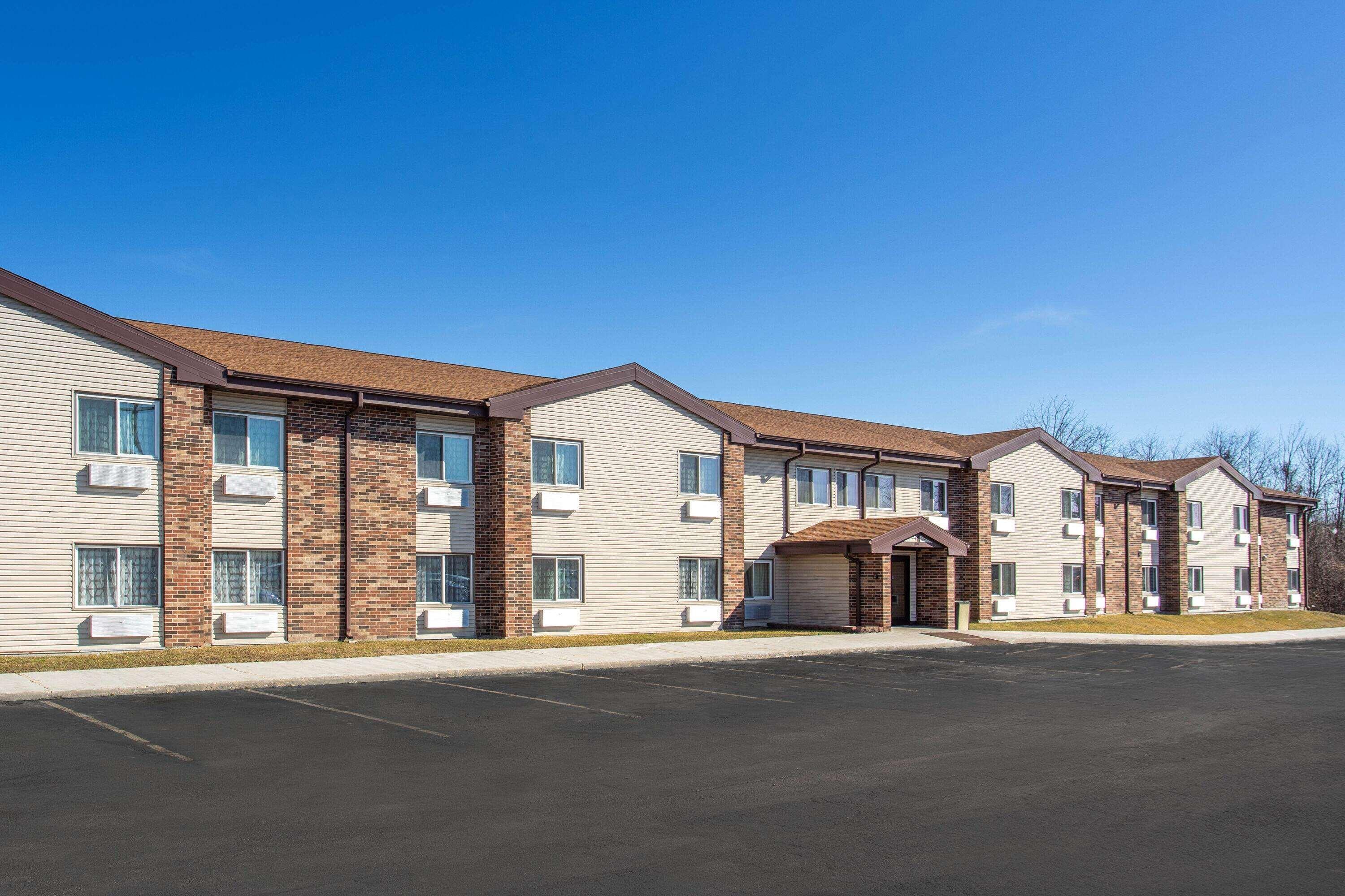 Baymont By Wyndham Joliet Hotel Exterior foto