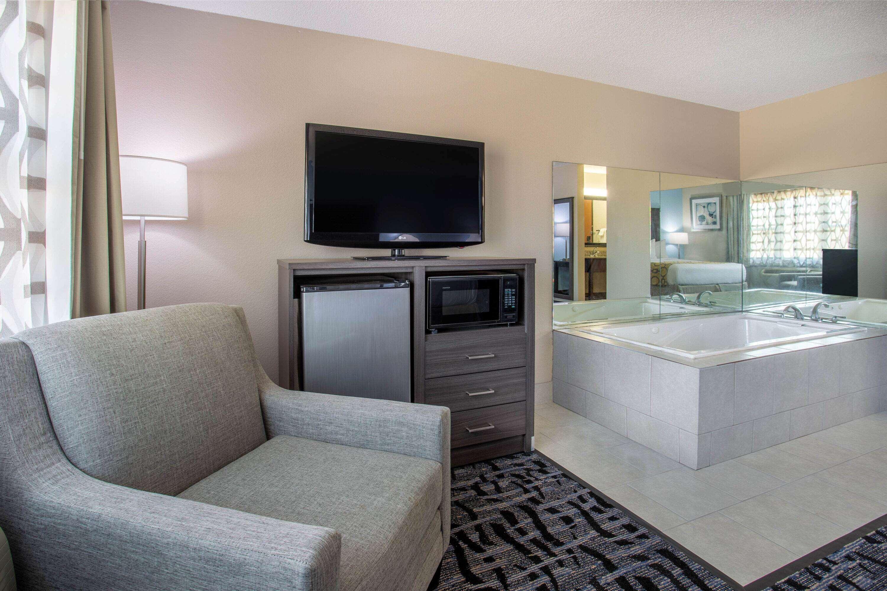 Baymont By Wyndham Joliet Hotel Exterior foto