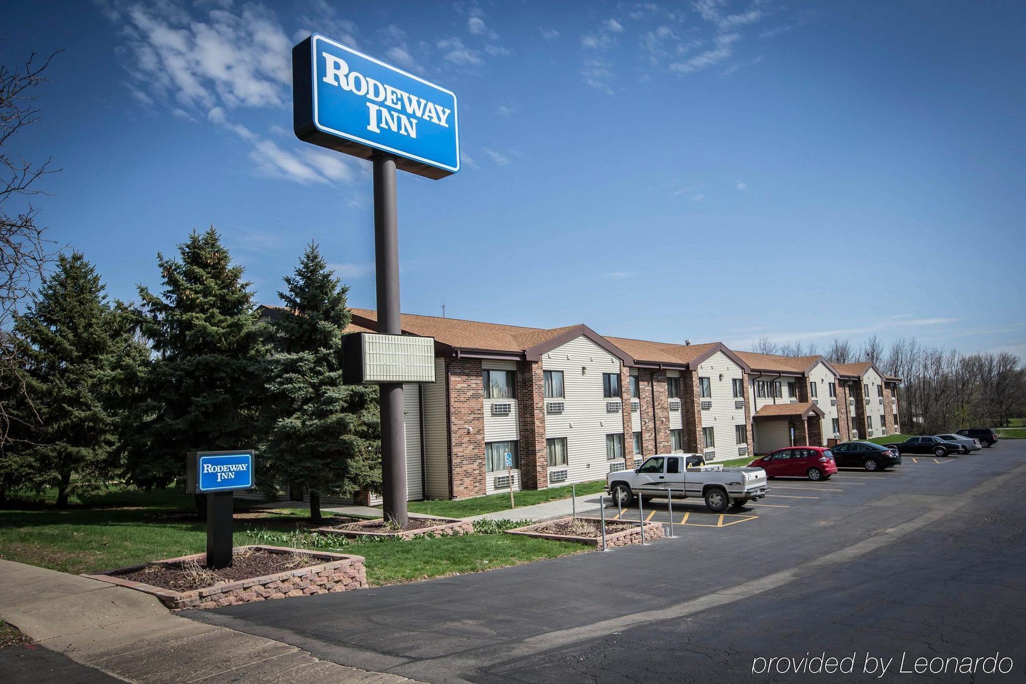 Baymont By Wyndham Joliet Hotel Exterior foto