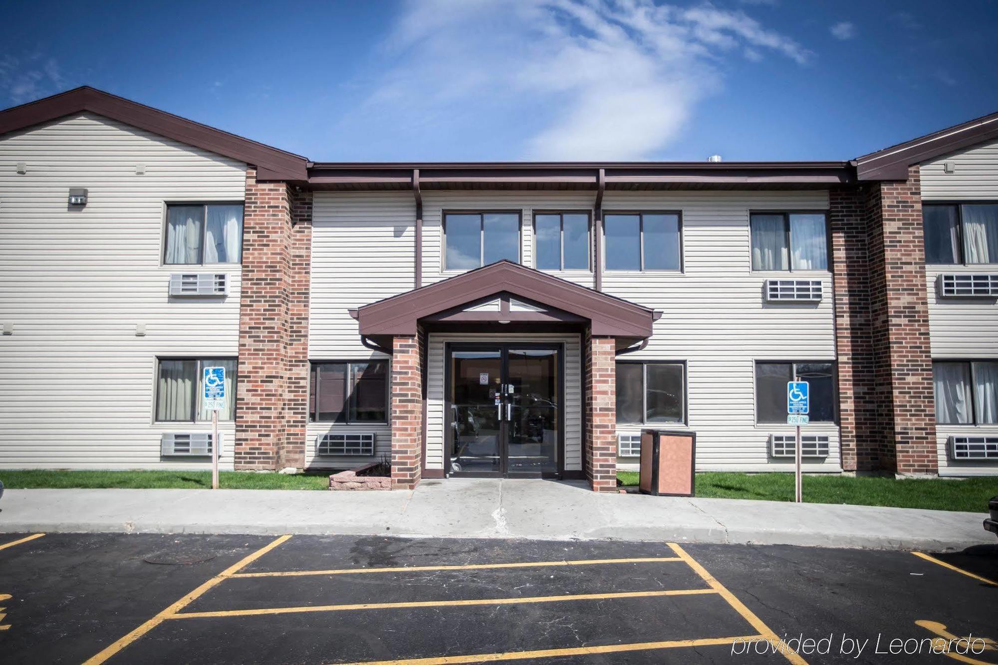 Baymont By Wyndham Joliet Hotel Exterior foto