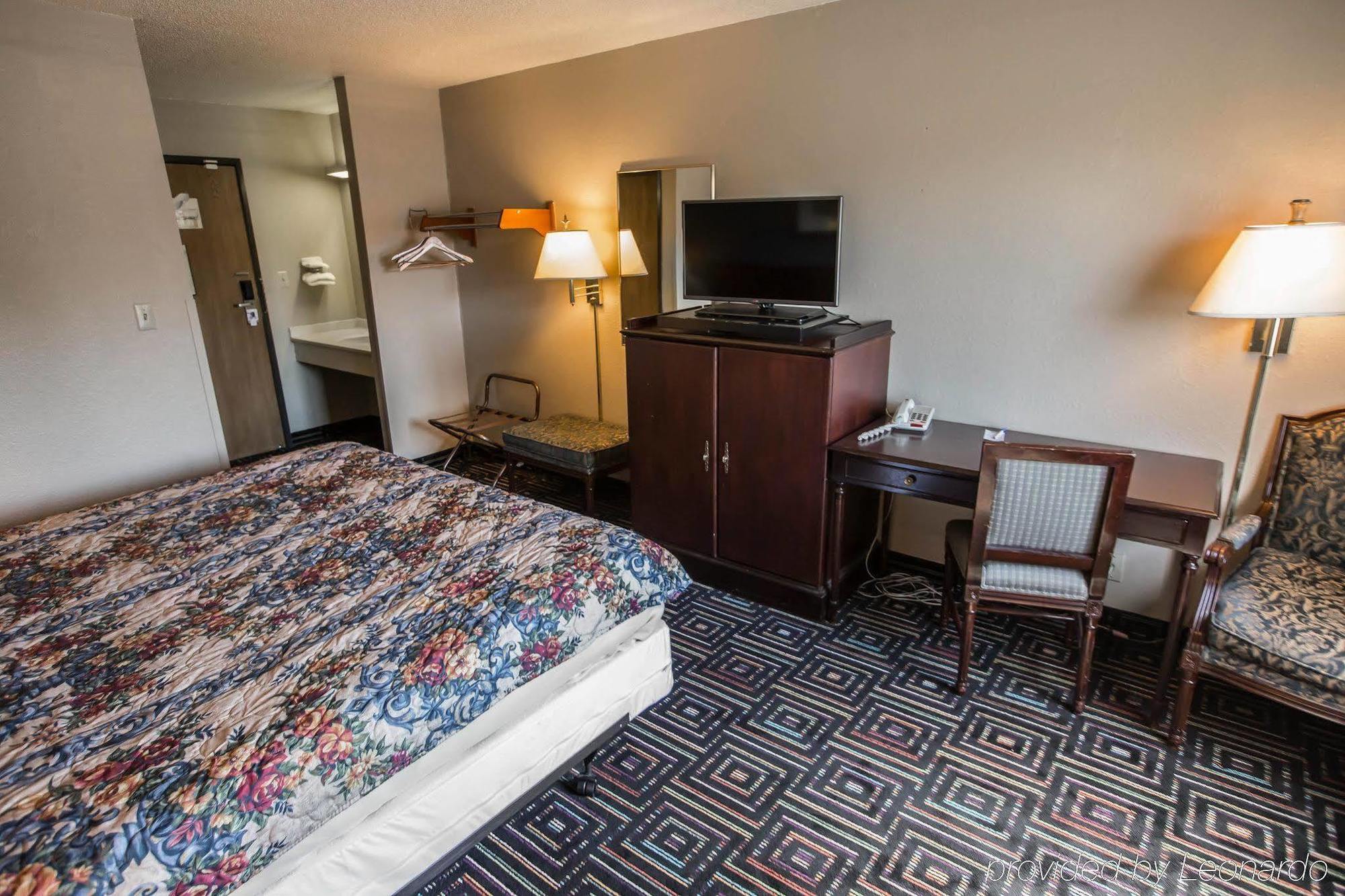 Baymont By Wyndham Joliet Hotel Exterior foto