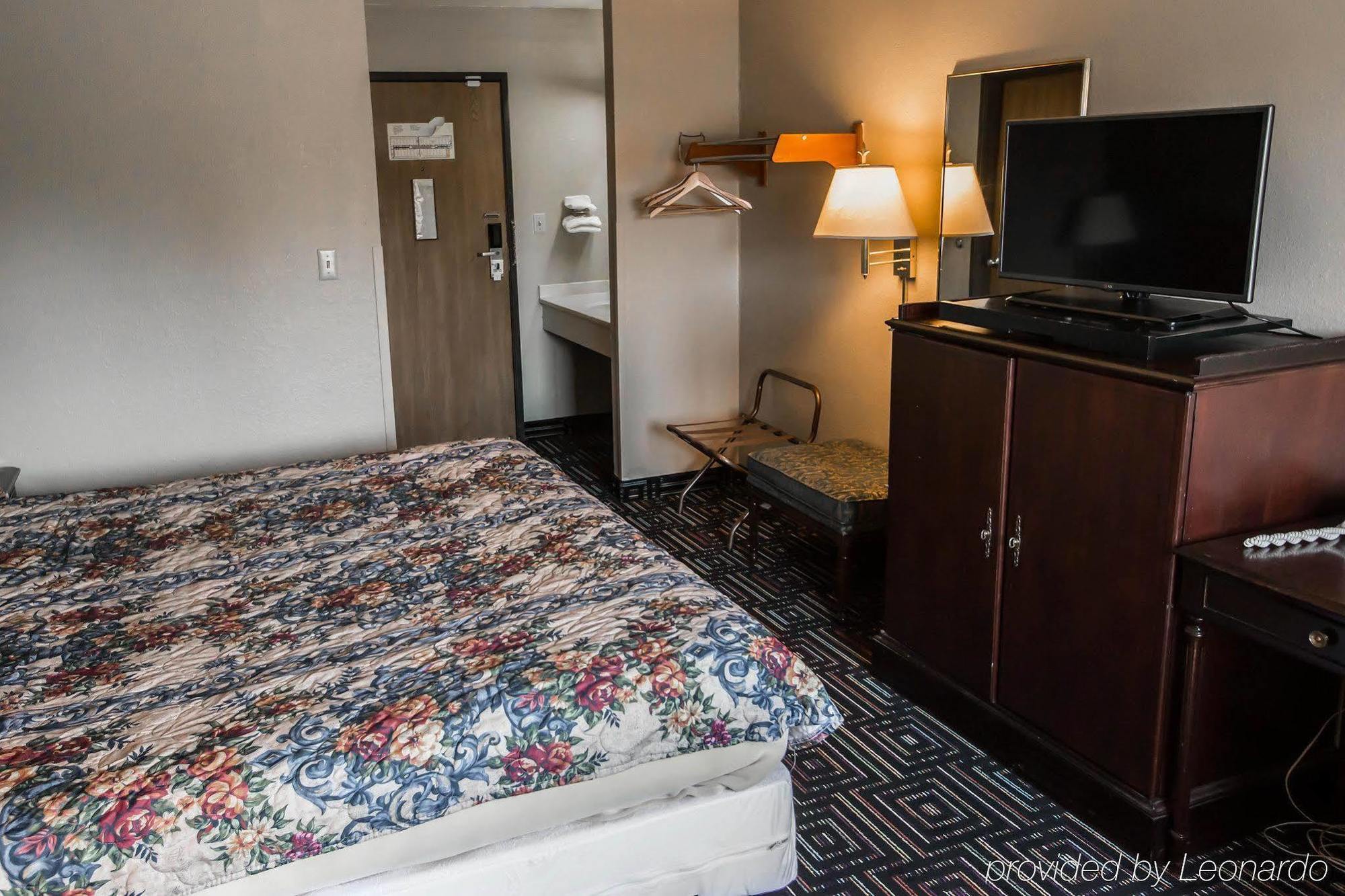 Baymont By Wyndham Joliet Hotel Exterior foto