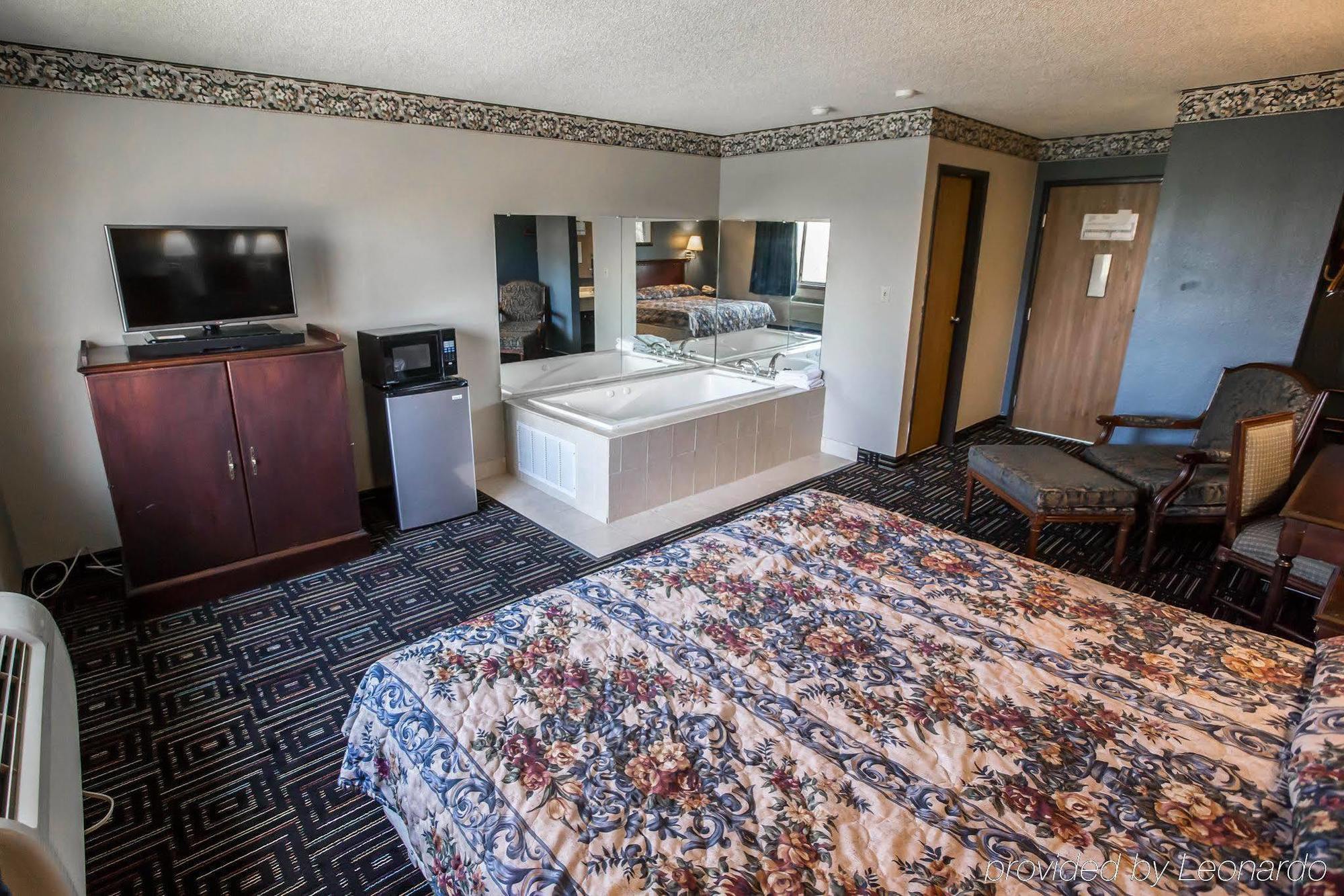 Baymont By Wyndham Joliet Hotel Exterior foto